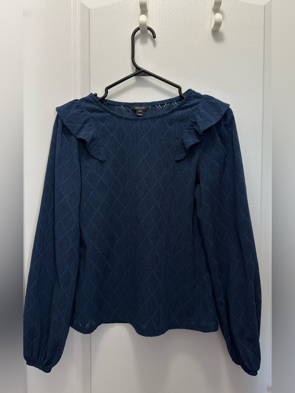 RW&CO. Navy Diamond-Texture Ruffle-Shoulder Long-Sleeve Dress